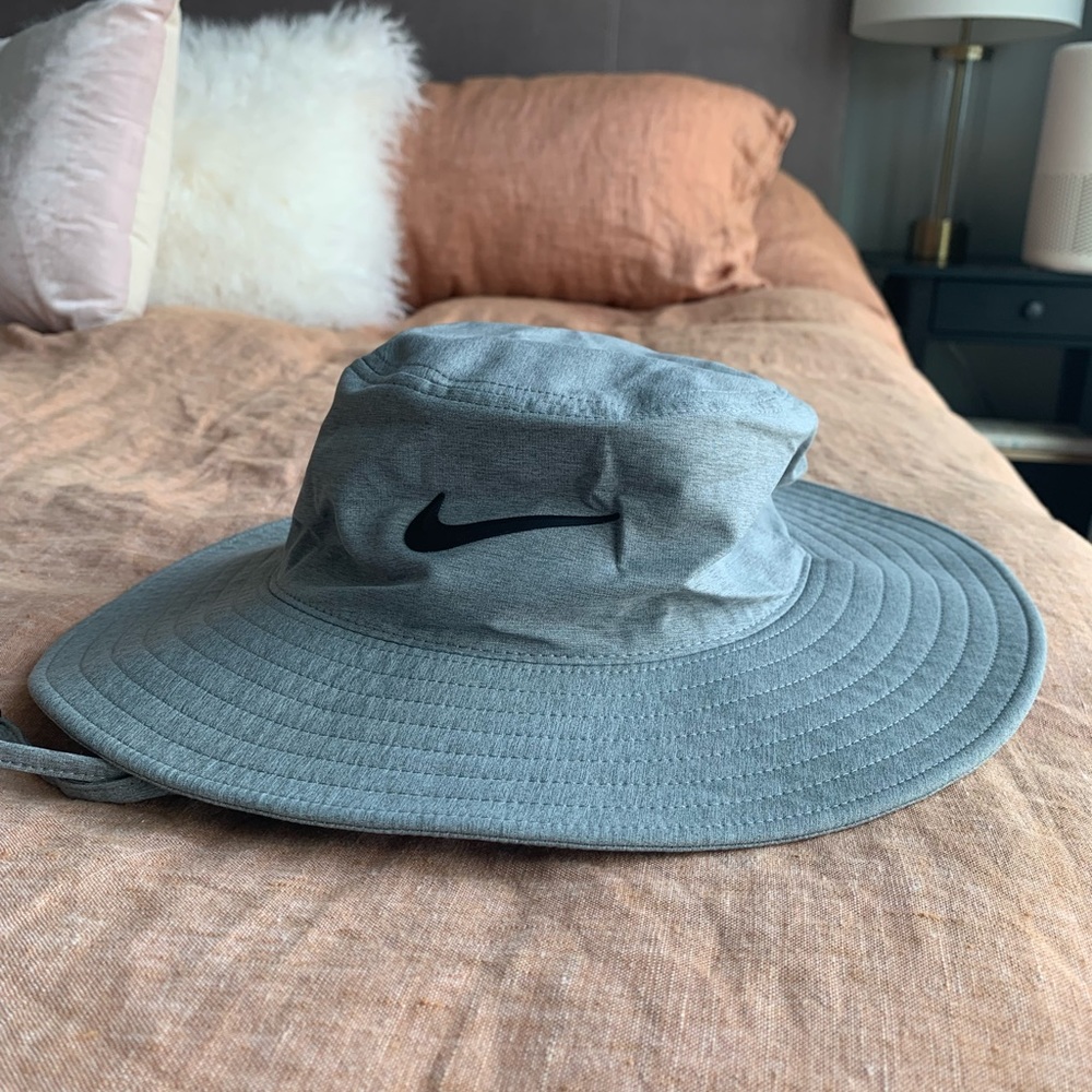 NWOT Nike golf/sun hat